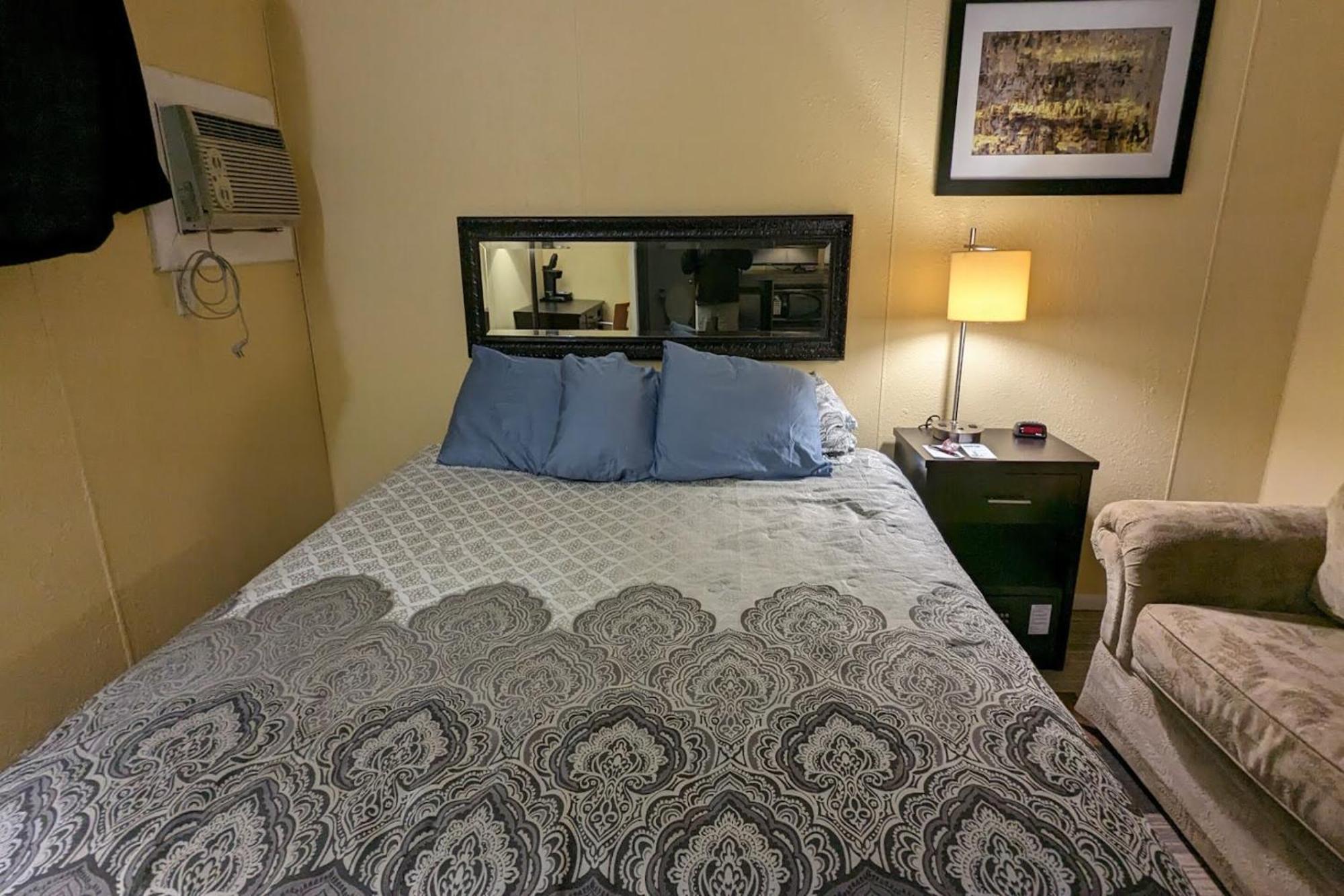 Colonial Inn Extended Stay By Oyo New Ulm Exterior foto